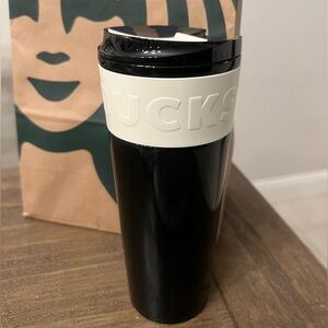 Starbucks Black Stainless Steel
Insulated Tumbler W/Silicone Grip 16 oz.